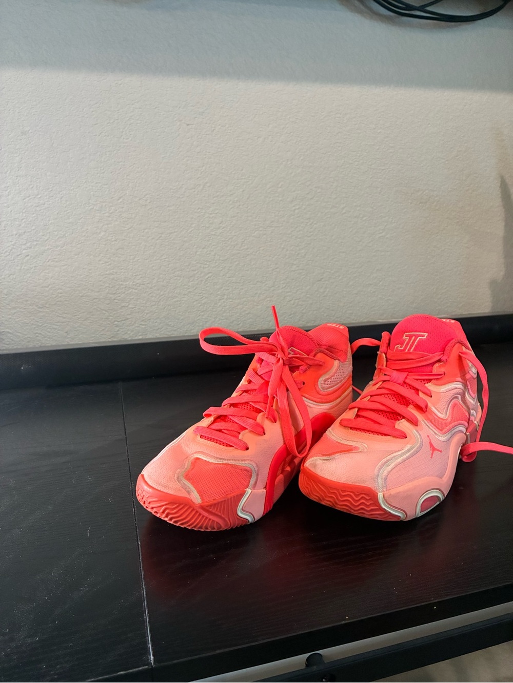 Jordan Kids Sneakers in Coral Pink